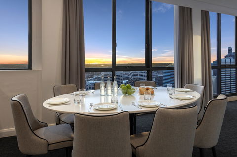Meriton Suites Pitt Street - Kawana Tourism 3
