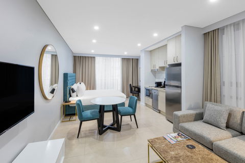 Meriton Suites Pitt Street - Kawana Tourism 6