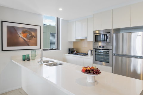 Meriton Suites Zetland - Kawana Tourism 13