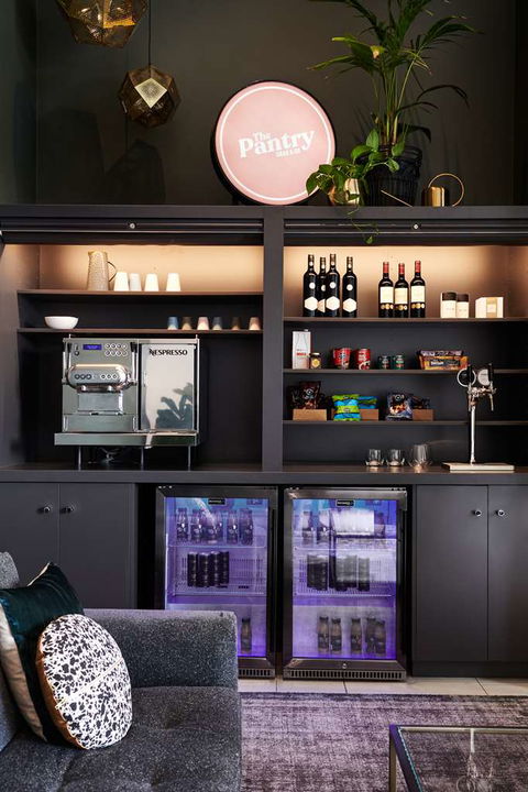 Punthill Ivanhoe Hotel - Kawana Tourism 1