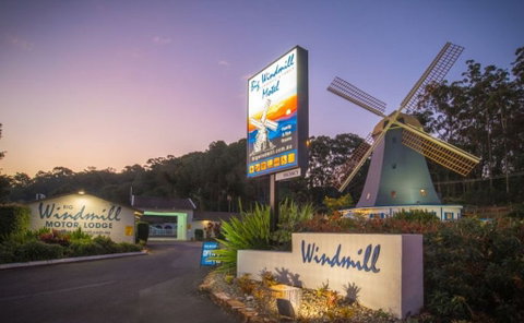 The Big Windmill Motor Lodge - Kawana Tourism 0