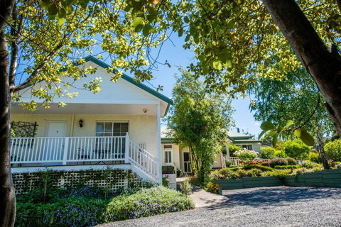 Yarra Gables Motel - Kawana Tourism 1