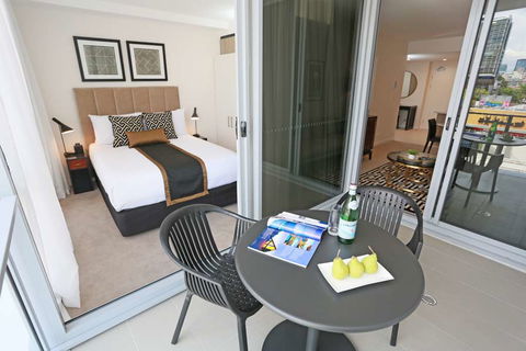 Alex Perry Hotel and Apartments - Kawana Tourism 2