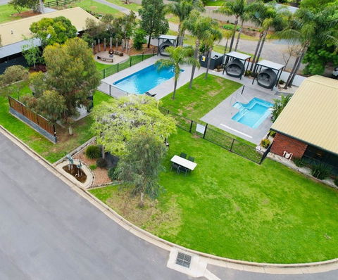 Federation Motor Inn - Kawana Tourism 0