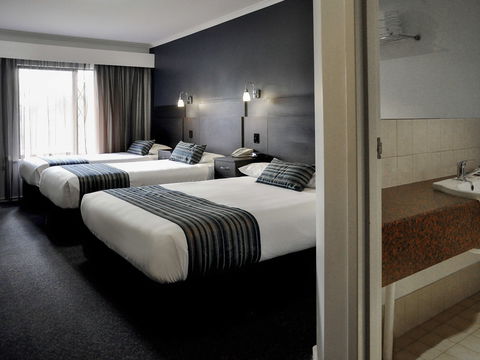 Ibis Styles Adelaide Manor - Kawana Tourism 1