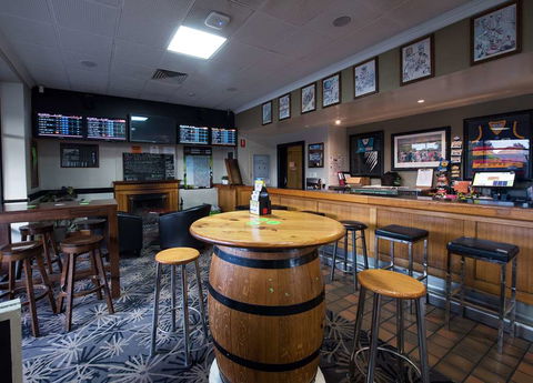 Nightcap Rose & Crown Hotel - Kawana Tourism 2