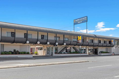 Comfort Inn Manhattan - Kawana Tourism 1