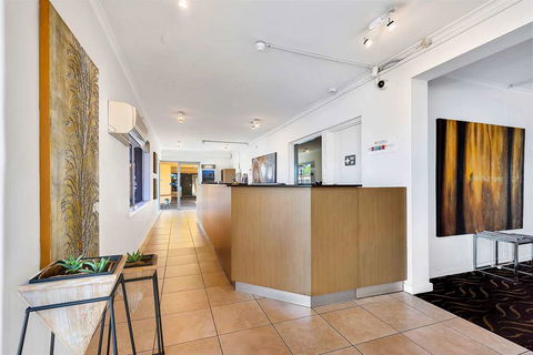 Comfort Inn Manhattan - Kawana Tourism 2