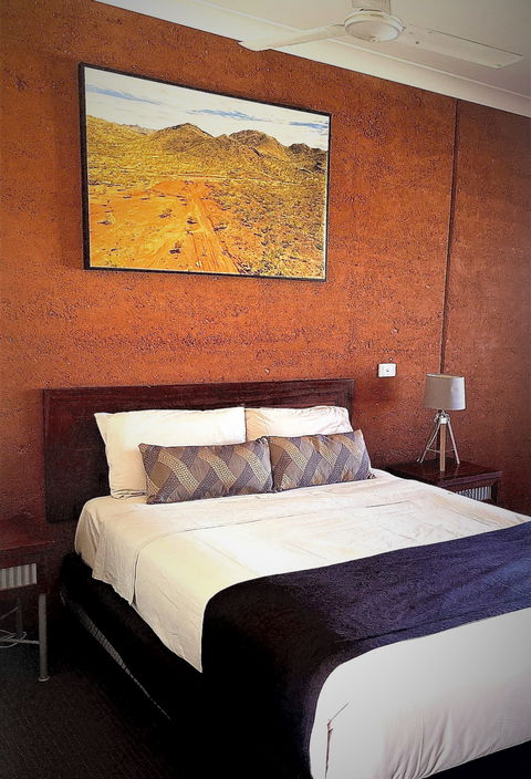 Gidgee Inn - Kawana Tourism 1