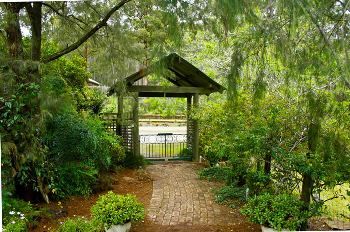 Kemeys Mountain Hideaway - Kawana Tourism 0