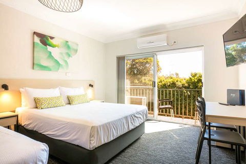 Nightcap At Blue Cattle Dog Hotel - Kawana Tourism 1