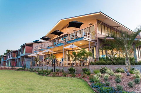Onslow Beach Resort - Kawana Tourism 2