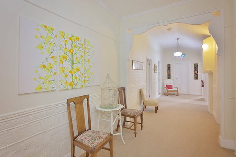 Mole Creek Guest House - Kawana Tourism 1