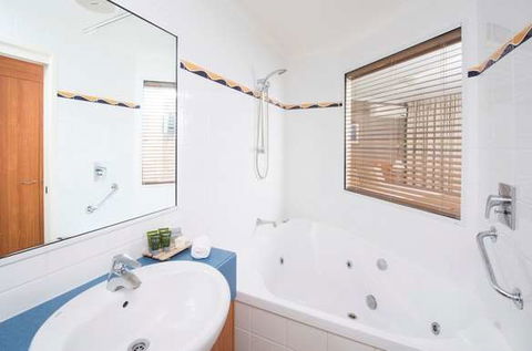 Mantra Hervey Bay - Kawana Tourism 2