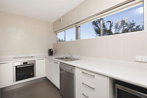 Forrest Hotel & Apartments - Kawana Tourism 1