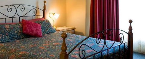 John Pirie Motor Inn - Kawana Tourism 0