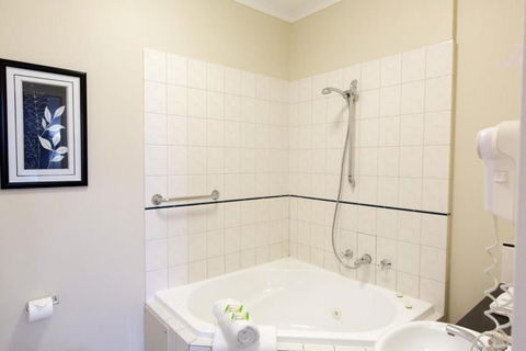 Barkly Motor Lodge - Kawana Tourism 7
