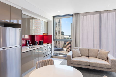 Meriton Suites Campbell Street - Kawana Tourism 4