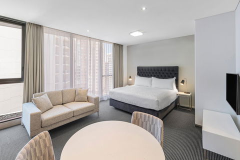 Meriton Suites Campbell Street - Kawana Tourism 5