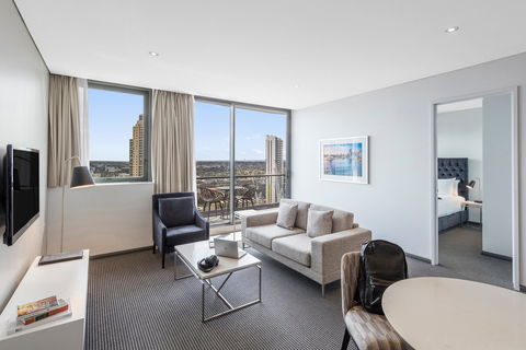Meriton Suites Campbell Street - Kawana Tourism 9