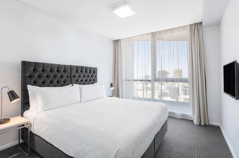 Meriton Suites Campbell Street - Kawana Tourism 13