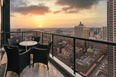 Meriton Suites Pitt Street - Kawana Tourism 0