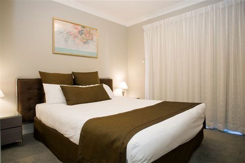 Pinnacle Apartments - Kawana Tourism 1