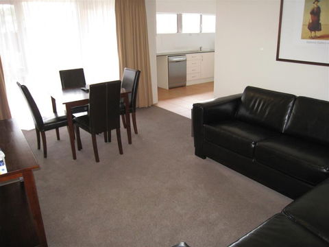 Forrest Hotel & Apartments - Kawana Tourism 3