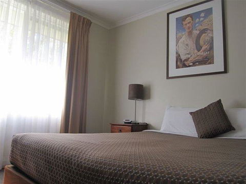 Forrest Hotel & Apartments - Kawana Tourism 7