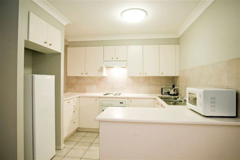 Pinnacle Apartments - Kawana Tourism 3