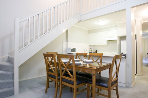 Pinnacle Apartments - Kawana Tourism 5