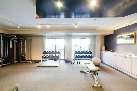 Pinnacle Apartments - Kawana Tourism 7