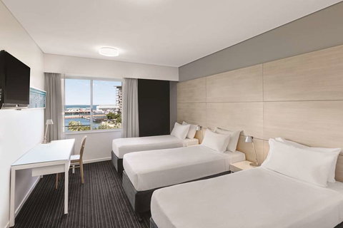 Vibe Hotel Darwin Waterfront - Kawana Tourism 6