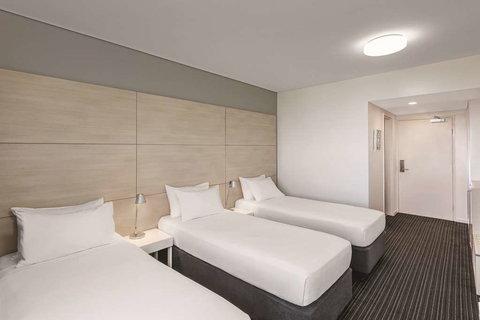 Vibe Hotel Darwin Waterfront - Kawana Tourism 7