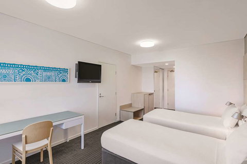 Vibe Hotel Darwin Waterfront - Kawana Tourism 9