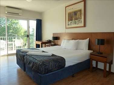 Cullen Bay Resorts - Kawana Tourism 3