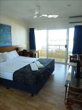 Cullen Bay Resorts - Kawana Tourism 4