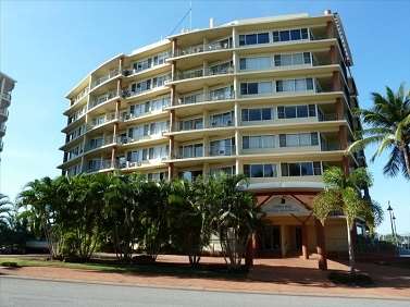 Cullen Bay Resorts - Kawana Tourism 8
