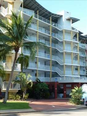 Cullen Bay Resorts - Kawana Tourism 11