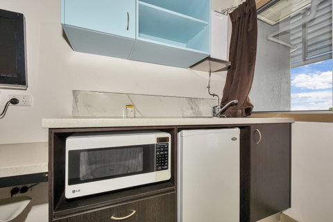 Vitina Studio Motel - Kawana Tourism 10
