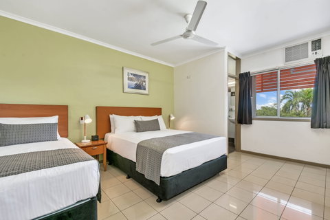 Vitina Studio Motel - Kawana Tourism 13