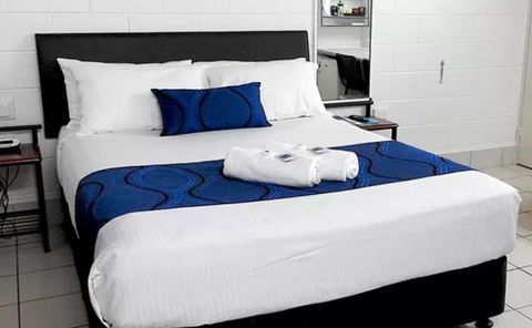 Barrier Reef Motel - Kawana Tourism 1