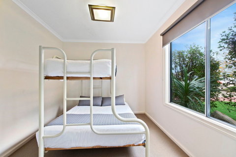 Bellevue on the Lakes - Kawana Tourism 2
