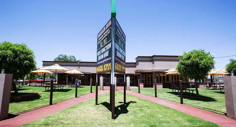 Boomerang Hotel - Kawana Tourism 0