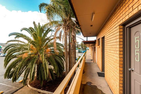 Boomerang Hotel - Kawana Tourism 2