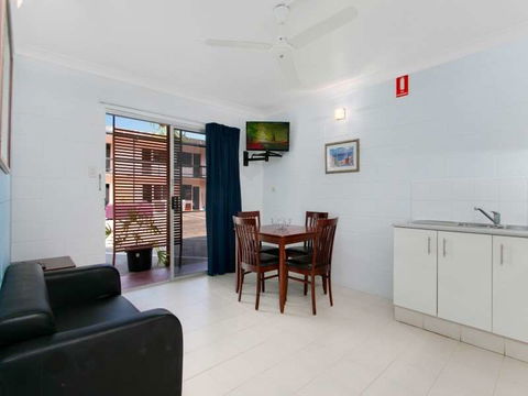 Cairns City Palms - Kawana Tourism 0