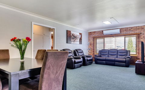 Jackie Howe Motel - Kawana Tourism 1