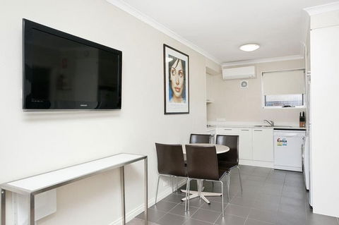 Forrest Hotel & Apartments - Kawana Tourism 2