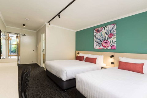 NIghtcap at Balaclava Hotel - Kawana Tourism 2