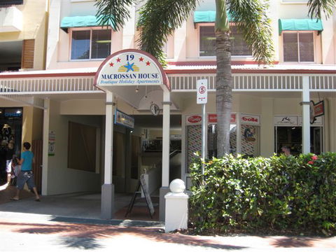Macrossan House Boutique Holidays Apts - Kawana Tourism 1